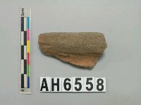 藏品(褐色夾砂陶口緣)的圖片